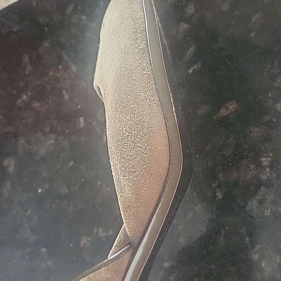 Salvatore Ferragamo green suede heels - Picture 4 of 7